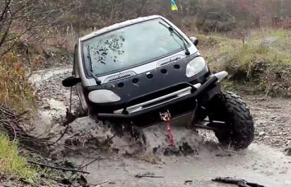 Video: Offroadové šialenstvo so Smartom! 