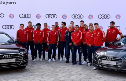 Futbalisti Bayernu dostali od Audi nové autá. Aké si vybrali?
