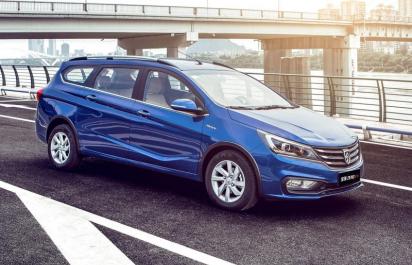 Tento fešák stojí menej ako Logan! Za 5 500€ je váš a celkom nový!