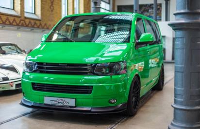 VIDEO: VW Transporter s maximálkou 300 km/h je na predaj!