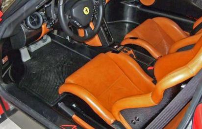 Môžeš si kúpiť Schumacherovo Ferrari. Akú výbavu vnútri nájdeš?