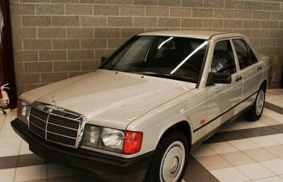 31-ročný raritný Mercedes W201: TOP stav, nájazd len 738 km!  