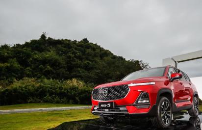 Toto luxusné čínske SUV stojí 12 700€! Bral by si ho?