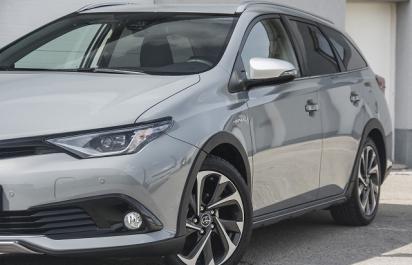 Kat Škody Octavia: Toyota combi - priestor pre nohy až 928 mm!