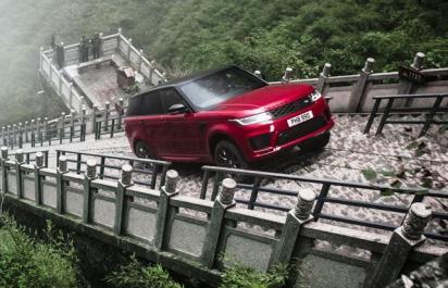 Test Range Rover Sport: Pokorí 999 schodov aj extrémne stúpanie!