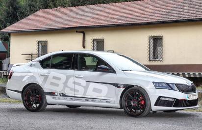 VIDEO: Táto Škoda Octavia dá teoreticky 330 km/h! Takto zrýchľuje!