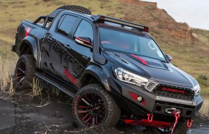 Hilux Gladiator: Terénna šelma v červenej koži!