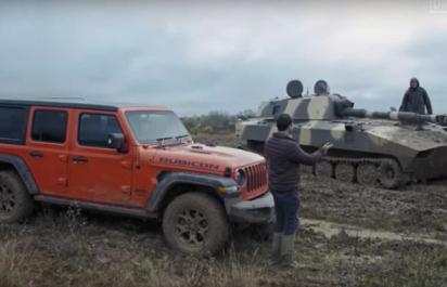 Video: Jeep Rubicon vs. armádny tank 
