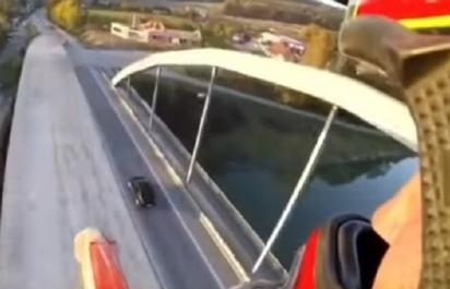 Adrenalínový prejazd mostnej konštrukcie v Bytči: Hazardér natočil video na fb