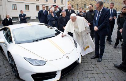 Čech vyhral pápežovo Lamborghini! Ako?