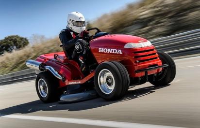 Najrýchlejšia kosačka na svete: Honda beštia dá pri 243 km/h!