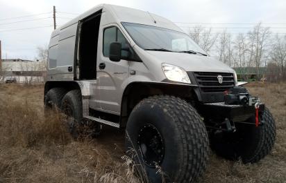 VIDEO: ruská dodávka berie dych, Transit nemá nárok!