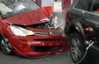 Zrážka: Veľké SUV Audi Q7 2006 vs. Citroën C3 2014
