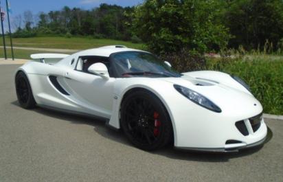 Za 1 120 000 € sa predáva auto s maximálkou 447 km/h!