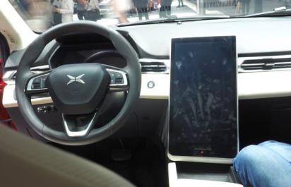 Čínska kópia Tesly Model X. Totálny plagiát!