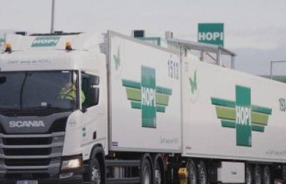 25-metrový cestný vlak z ČR: 2 Road Trainy odvezú náklad 3 kamiónov!