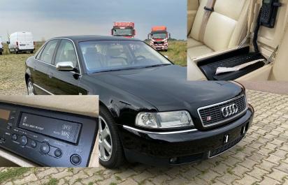 Rarita na predaj: Posledné Audi S8 s automatom, faxom a VHS