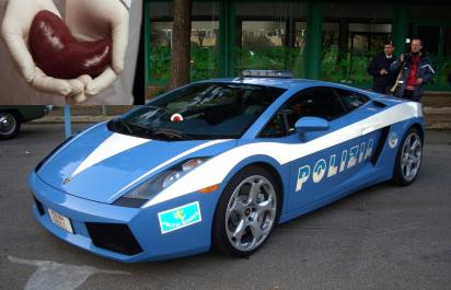 Prevoz obličky policajným Lamborghini: 500 km za 2 h rýchlosťou 230 km/h!