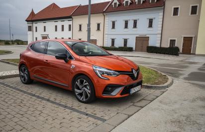 Prvá jazda: Renault sa dáva na hybridnú cestu, Clio je príkladom