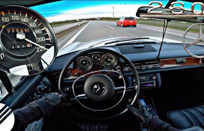 Nezničiteľný Mercedes dá 210 km/h aj po 47 rokoch!