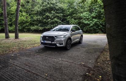 Test: DS7 Crossback E-Tense 4x4 – Využiteľný plug-in hybrid