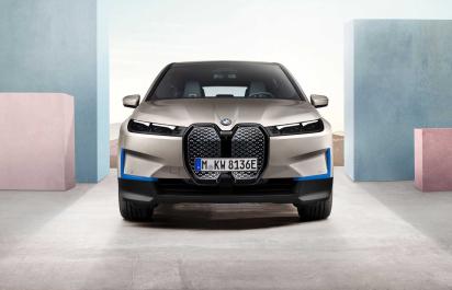 Z Mníchova prichádza nový elektrický vrchol, BMW iX prejde až 500 kilometrov