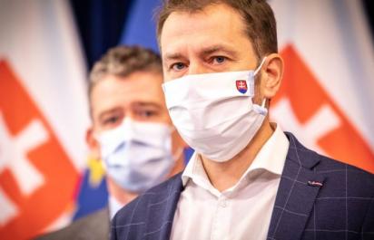 Premiér povedal kedy otvorí autobazáre, predajne áut a taxi služby