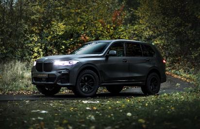 Z BMW X7 spravili terénne auto