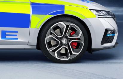 Briti prekvapili: Namiesto EV nové policajné Octavie s benzínovým pohonom