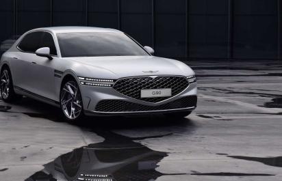 Genesis G90: Konkuruje veľkým sedanom a má svojský štýl