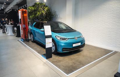 Mooncity predvádza elektromobily a podáva informácie priamo v Auparku