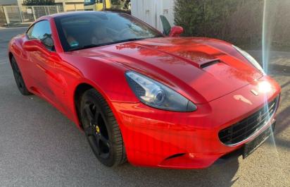 Ferrari so štvrť miliónom km, koľko € stojí?