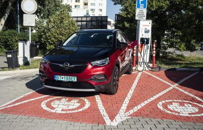 Opel Grandland X má stále čo povedať, plug-in je fakt rýchly