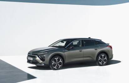 Kam zaradiť úplne nový Citroën C5X? Je to auto budúcnosti?