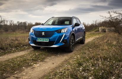 Peugeot e-2008 je naozaj použiteľným elektromobilom