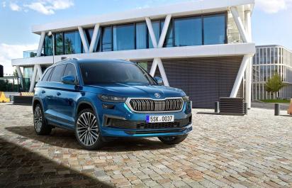 Škoda Kodiaq sa na svet pozerá novými očami, facelift prináša aj benzínové RS
