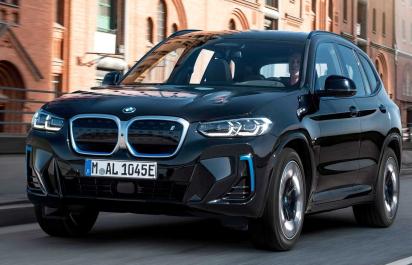 Väčšia maska chladiča a štandardne športový look, to je modernizované BMW iX3
