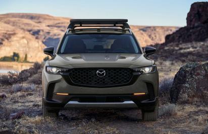 Mazda CX-50 vyzerá drsne a môže mať turbo