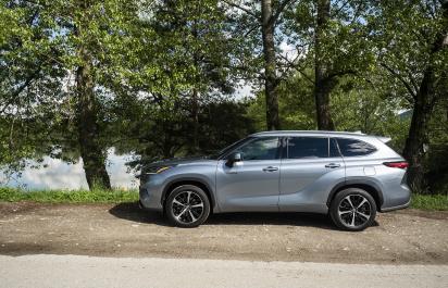 Test: Toyota Highlander – Ak ste čakali na 7 miest v RAV4, tak toto je riešenie