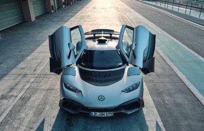 Mercedes priviedol AMG One do sériovej produkcie, má motor z F1