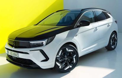 Opel Grandland GSe má 300 koní a upravený vzhľad