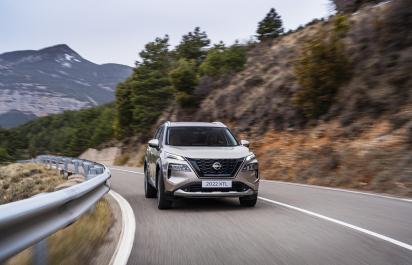 Nissan X-Trail sa vracia ako hybrid