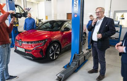 Renault priblížil opravy batérií, má nové centrum v Poľsku