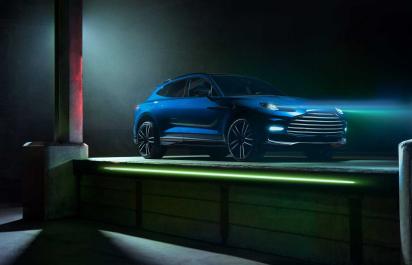  Aston Martin ukázal najvýkonnejšie SUV DBX 707