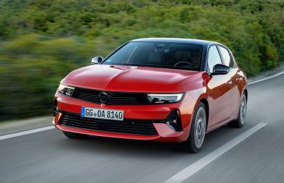 Nový Opel Astra: Trojvalce, plug-in a nová identita