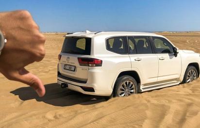 Toyota Land Cruiser: Nová funkcia Crawl Control exceluje v piesku!