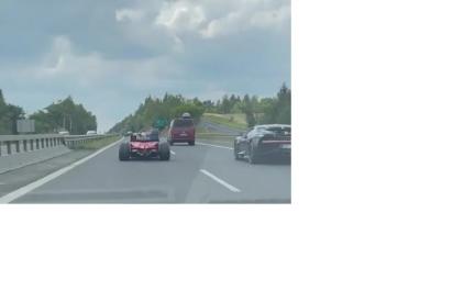 VIDEO: formula na českej diaľnici, čo je to za stroj?