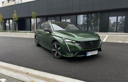 Peugeot 308 je hlavne o štýle, nemení to ani trojvalec