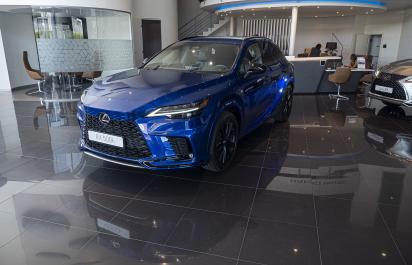 Pozreli sme si naživo štvrtú generáciu Lexusu RX, konkrétne Lexus RX500h
