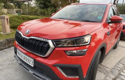 Video špeciál: Za volantom indických modelov Škoda Kushaq a Slavia: Šoférovanie v Indii je poriadny adrenalín
